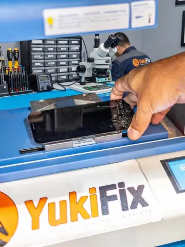 เครื่องมือและพื้นที่งานซ่อมภายใน YukiFix สาขาเชียงใหม่